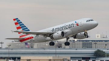 Take-off American Airlines Airbus A319-100.