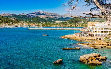 Mallorca, idyllisch uitzicht op de haven in Port de Andratx van Alex Winter