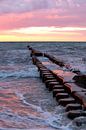 Oostzee: strand met kribben bij Ahrenshoop in de zonsondergang van t.ART thumbnail