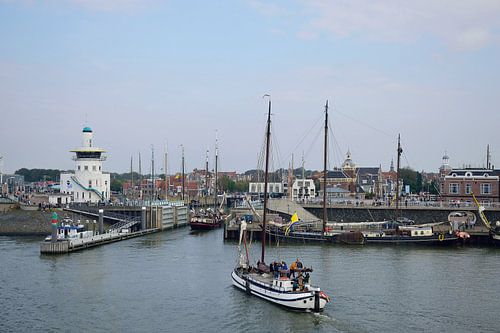 Een andere zeilboot keert terug