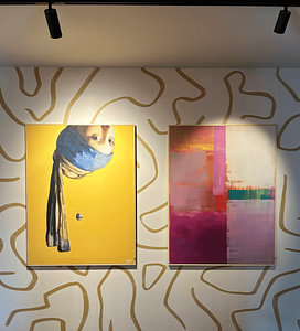 Vermeer Meisje met de Parel Ondersteboven - popart okergeel