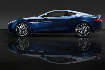 Aston Martin Vanquish, Britse sportauto. Met spiegeling van Gert Hilbink