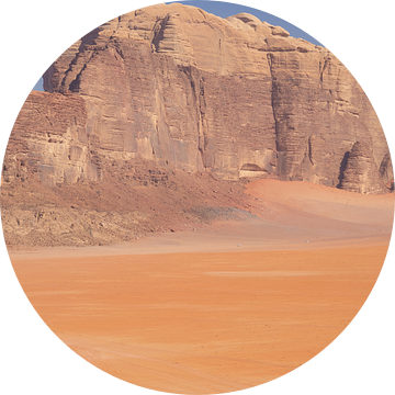 Nomade in de Wadi Rum woestijn in Jordanië van Teun Janssen
