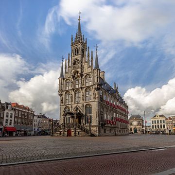Old town hall in the centre of Gouda, the Netherlands by Joost Adriaanse