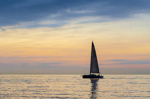 Bateau à voile en mer