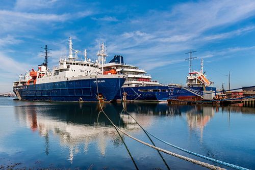 Poolexpedition Schiffe im Wartungshafen