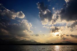 Wolkenspiel über Alpensee von Susanne Deinhardt