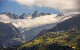 Vue sur le Naranjo de Bulnes, également connu sous le nom de Picu Urriellu, en Asturies sur PhotoCluster
