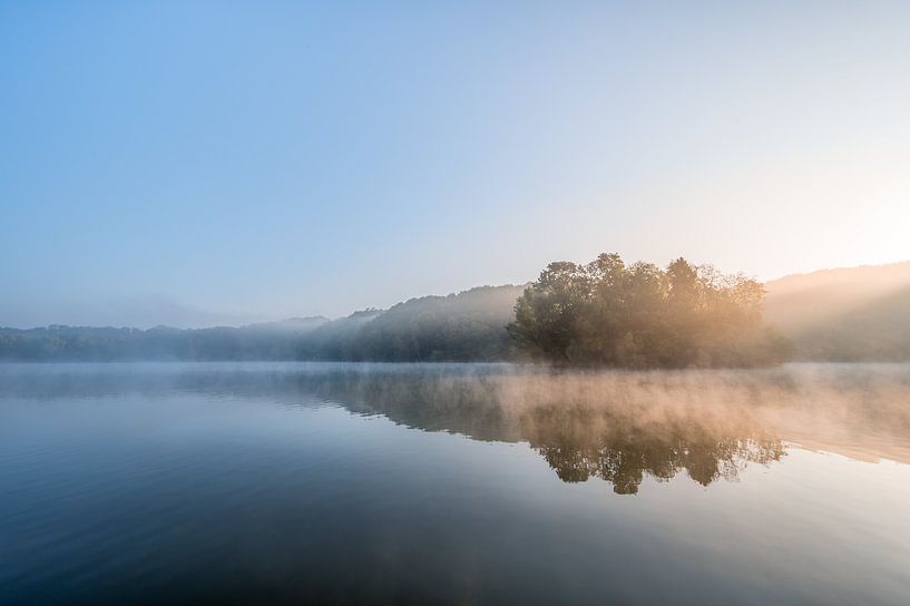 Fine Art landschap van de zonsopkomst bij een meer van John van de Gazelle fotografie