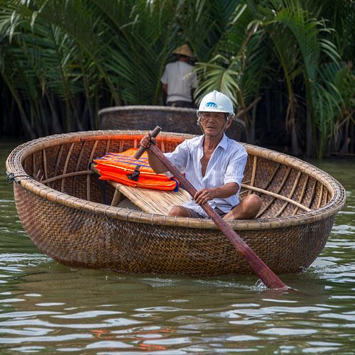 Mann im Boot auf dem Mekong