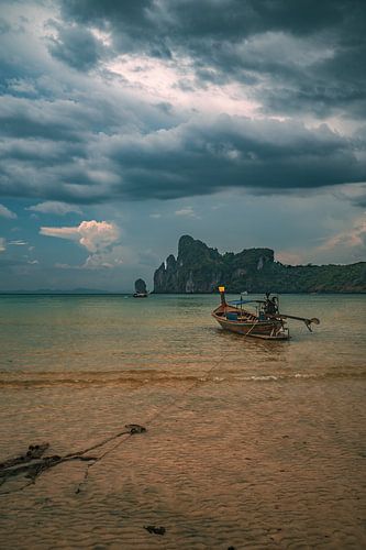 Longboat Thailand in the sea and mountain views