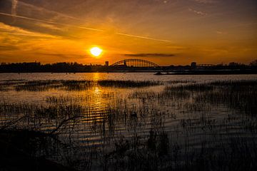 Zonsondergang over Nijmegen van Jeroen Mank