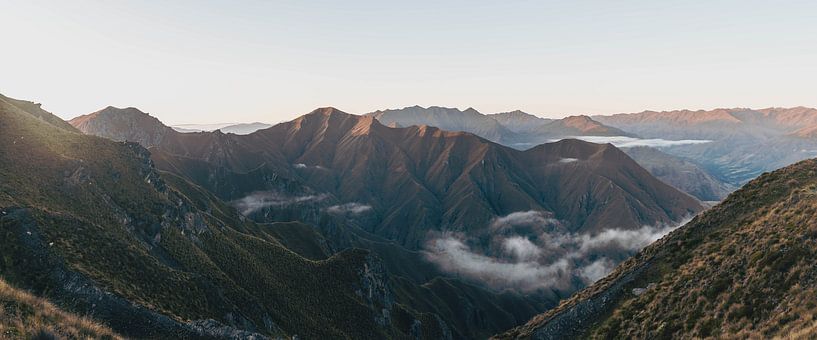 Panorama van Nieuw Zeelandse bergen vanaf Roy's Peak van mitevisuals