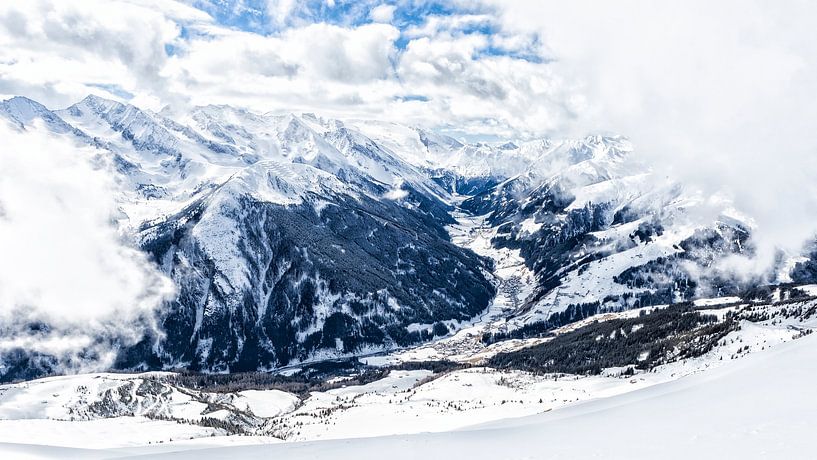 Uitzicht over (Vorder) Lanersbach naar Hintertux van Marnix van der Prijt