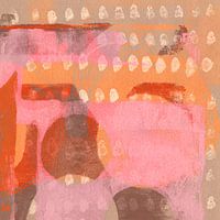 Abstracte vormen in roze, oranje, wit, bruin.