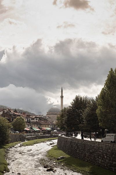 Moskee van Prizren, Kosovo, Balkan van Jochem Oomen