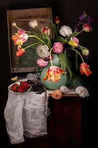 Stilleben mit Tulpen und Ranunkeln