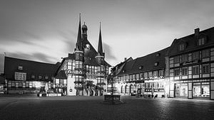 Rathaus der Stadt Wernigerode in schwarz-weiß