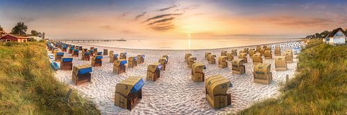 Sanfter Sonnenaufgang am Strand von Scharbeutz an der Ostsee