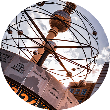 Tv-toren en wereldklok in Berlijn