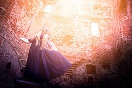 Elfenkrieger in Ruine von Kaylee Verschure