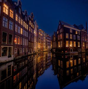 Amsterdam grachten bij nacht van Remko Ongersma