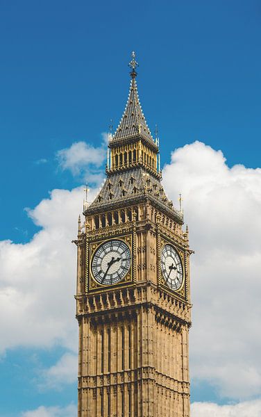 London by Hello Pompoyo