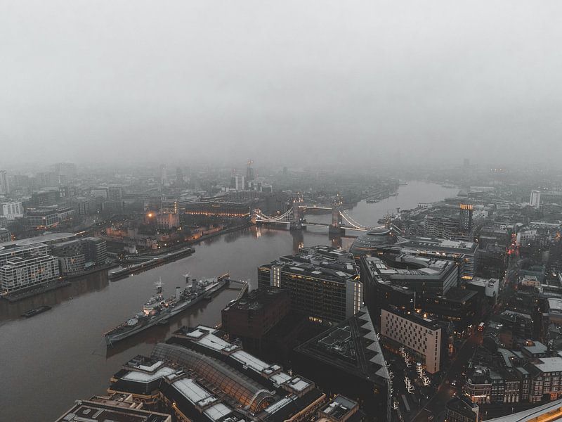 London by Hello Pompoyo