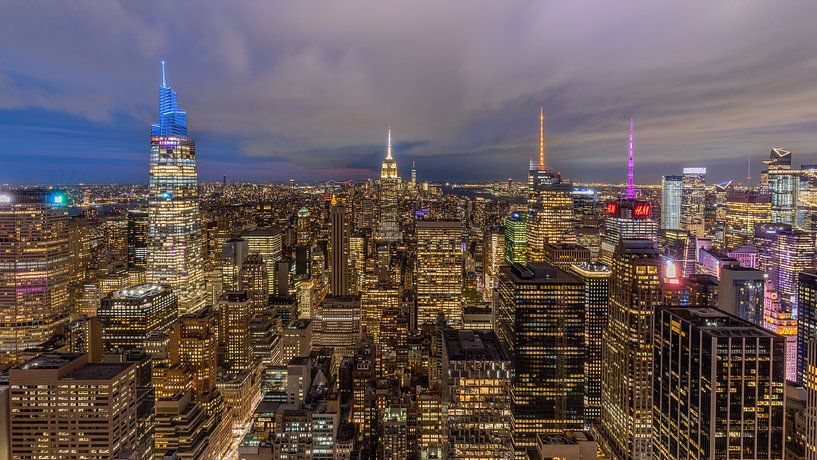 Breathtaking Manhattan at dusk by Lynxs Photography