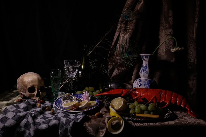 Stilleben mit Hummer, Trauben und Schädel von Esther Scherpenzeel