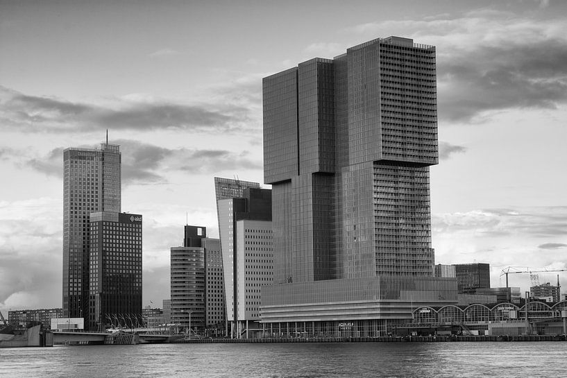 Kop van Zuid Rotterdam en noir et blanc par Ilya Korzelius