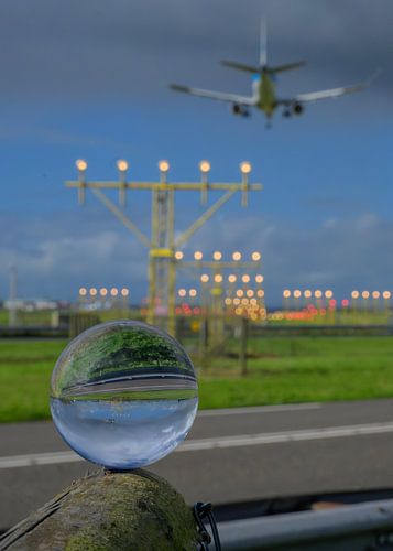 Landend vliegtuig in crystal ball