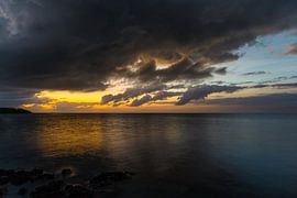USA, Florida, Dramatic sunset sky on floriday keys at rocky beach by adventure-photos