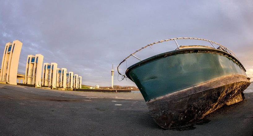 A sunken ship by Peter de Jong