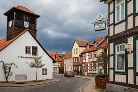 Wernigerode, Allemagne – une ville aux maisons à colombages colorées située dans le Harz sur Antwan Janssen