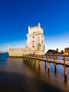 Torre de Belém in Lissabon in de avonduren