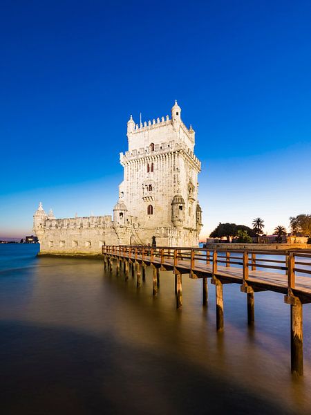 Torre de Belém in Lissabon in de avonduren van Werner Dieterich