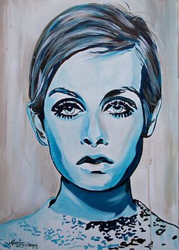 Twiggy in blue and brown