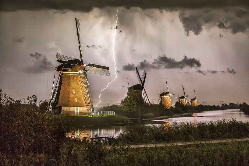 Lightning at the illuminated windmills of Kinderdijk by Frans Lemmens