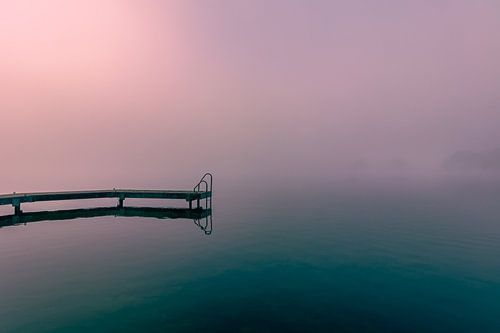 zwem steiger in mist