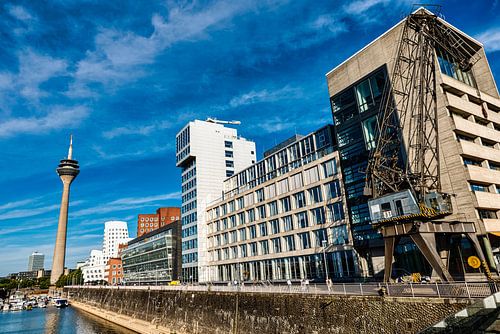 Düsseldorf Media Harbour TV Toren en Gevel Kantoorgebouw