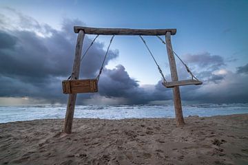 Balançoire sur la plage sur Yanuschka Fotografie | Noordwijk