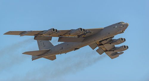 Take-off Boeing B-52H Stratofortress bommenwerper.