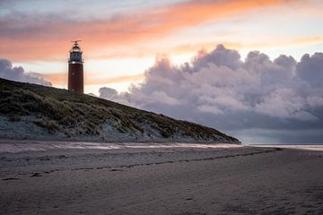 Zonsondergang bij de vuurtoren van Texel van PIX on the wall