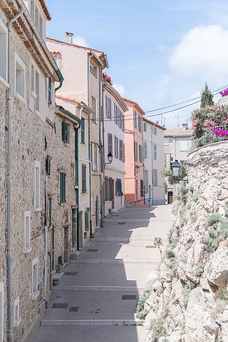 Rue ensoleillée à Antibes - Tranquillité méditerranéenne sur DsDuppenPhotography