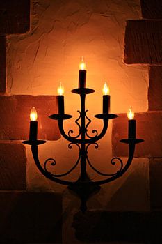 Kandelaar aan de muur