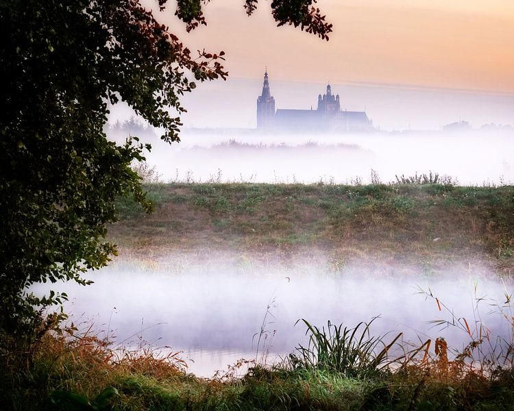 Achter de rivier van Ruud Peters