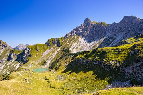 Boven-Gaisalpsee, daarachter de Nebelhorn (2224m), Allgäuer Alpen
