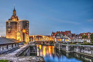 De Poort van Enkhuizen 's avonds