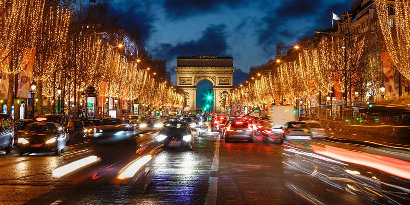 Champs Elysees at Christmas time by Markus Lange
